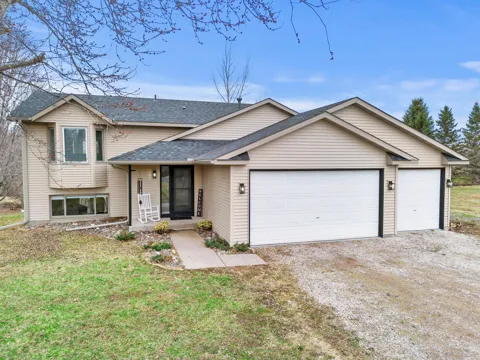 46645 Acacia Trail