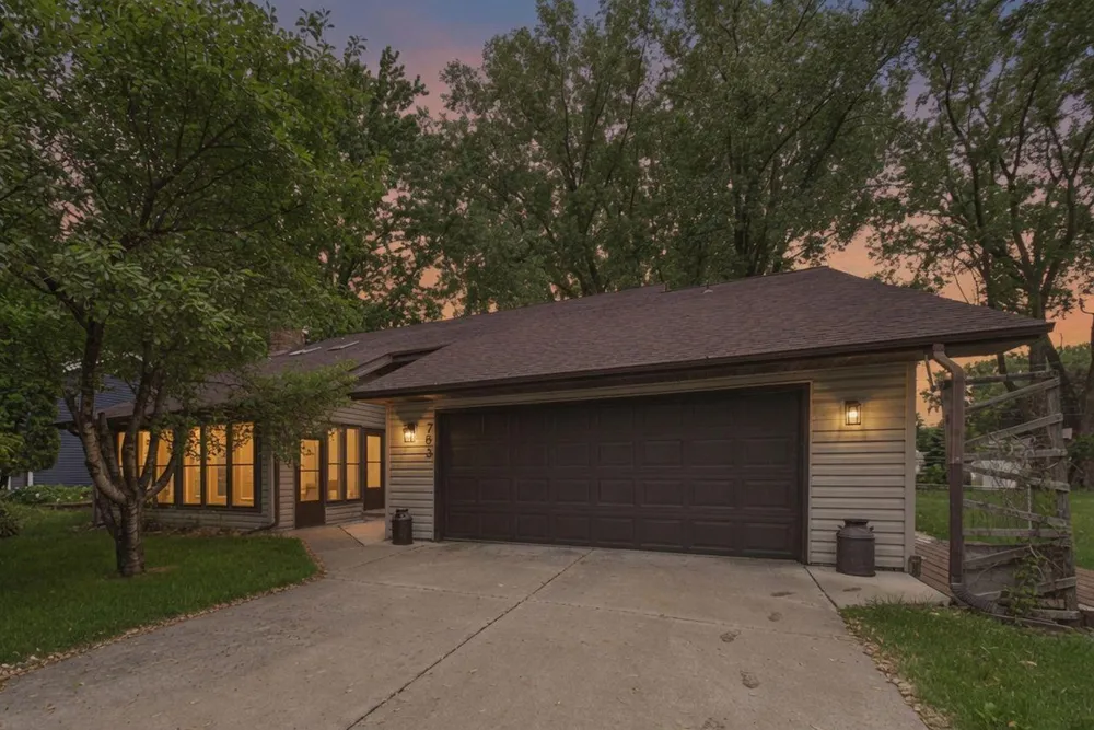 783 Berwood Avenue Vadnais Heights, MN 55127