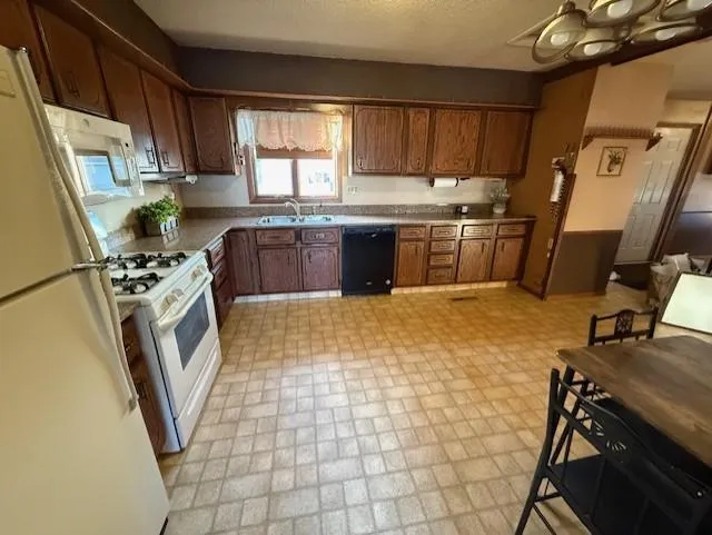 211 9th Street S Breckenridge, MN 56520