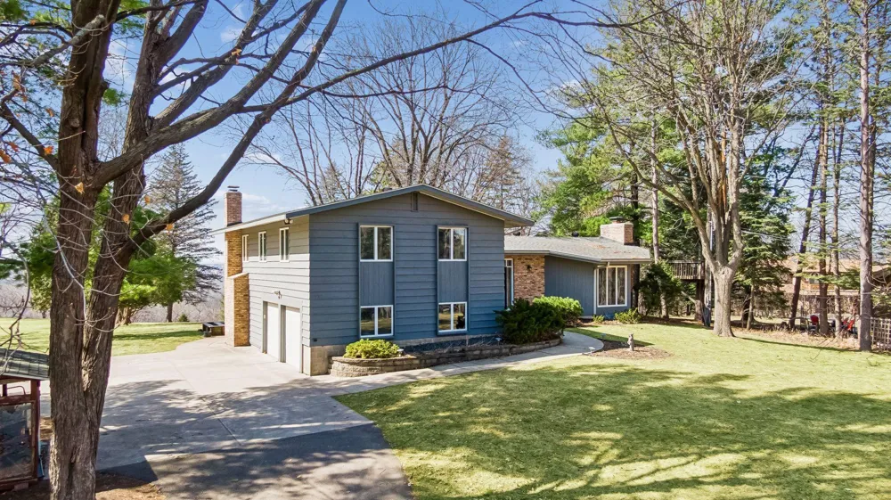 1835 Hunter Lane Mendota Heights, MN 55118
