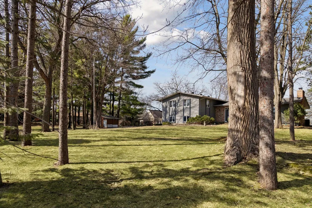 1835 Hunter Lane Mendota Heights, MN 55118