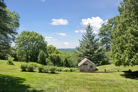1835 Hunter Lane