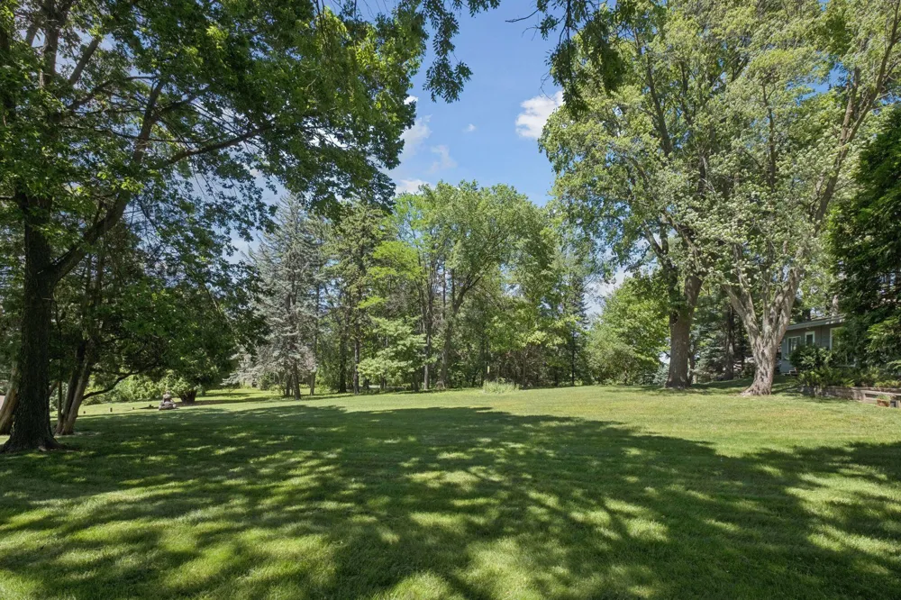 1835 Hunter Lane Mendota Heights, MN 55118