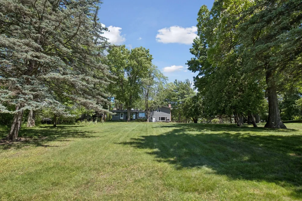 1835 Hunter Lane Mendota Heights, MN 55118