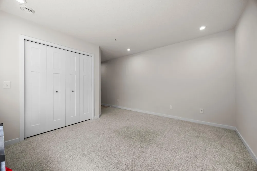 2230 Gateway Curve North Saint Paul, MN 55109