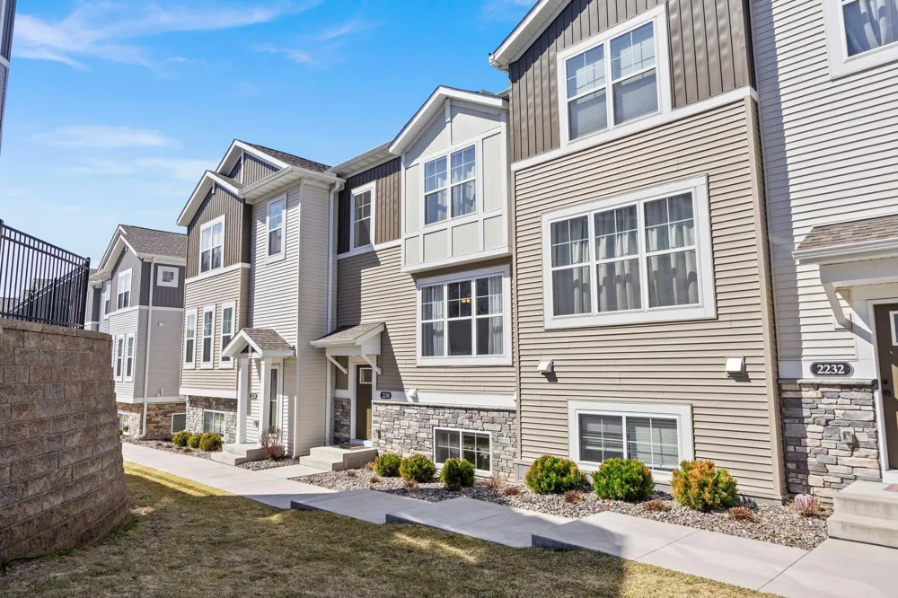 2230 Gateway Curve North Saint Paul, MN 55109