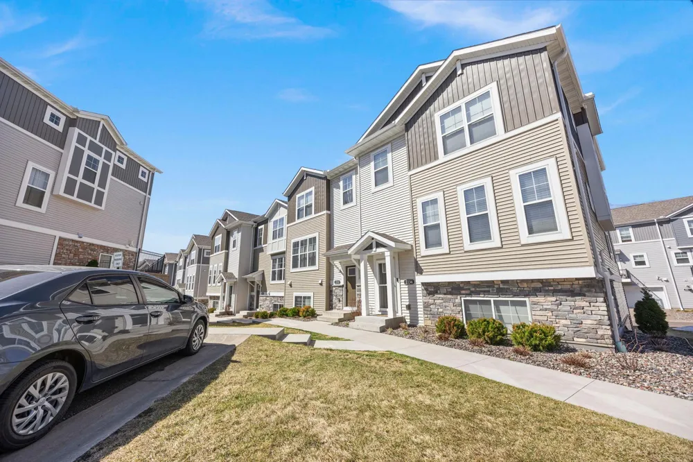 2230 Gateway Curve North Saint Paul, MN 55109