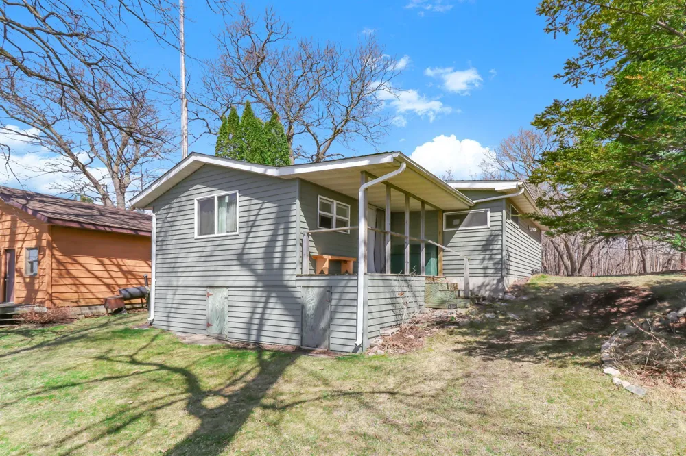 14783 Old Lake Road Paynesville, MN 56362