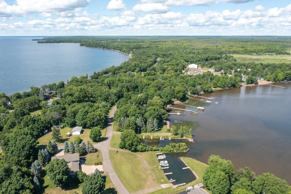 46315 Lucretia Lane Isle, MN 56342