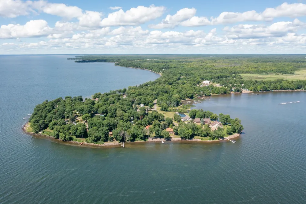 46315 Lucretia Lane Isle, MN 56342