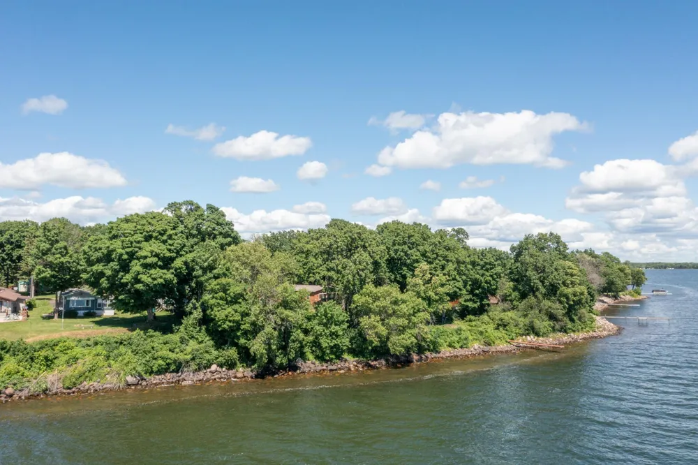 46315 Lucretia Lane Isle, MN 56342