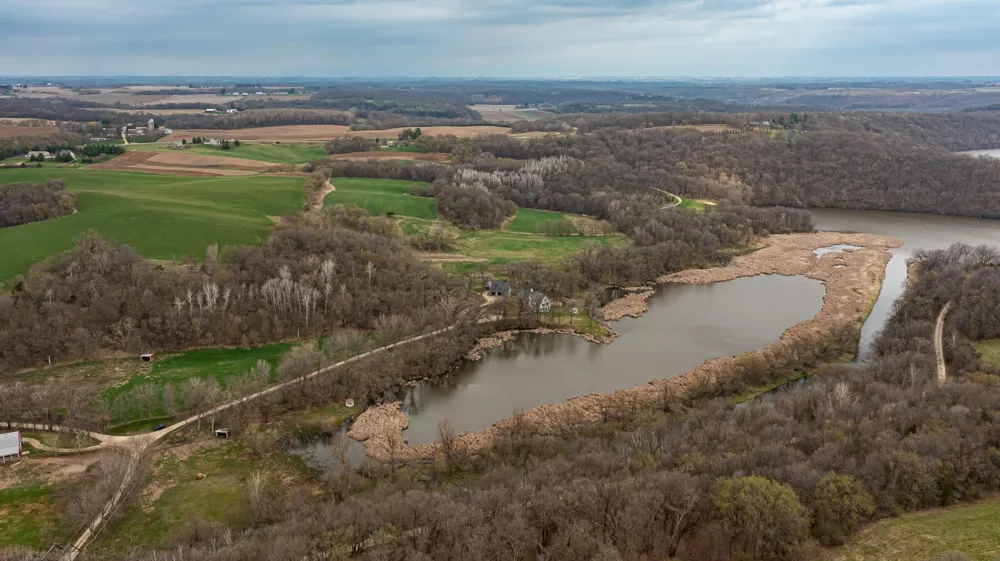 13345 25th Avenue NW Oronoco, MN 55960