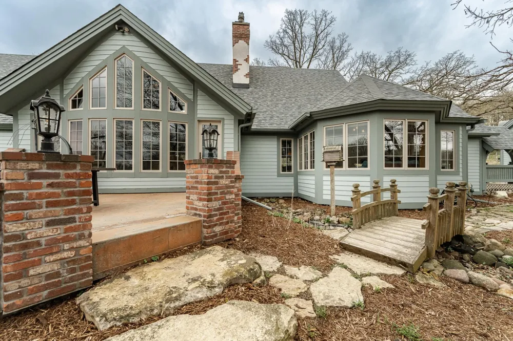 13345 25th Avenue NW Oronoco, MN 55960