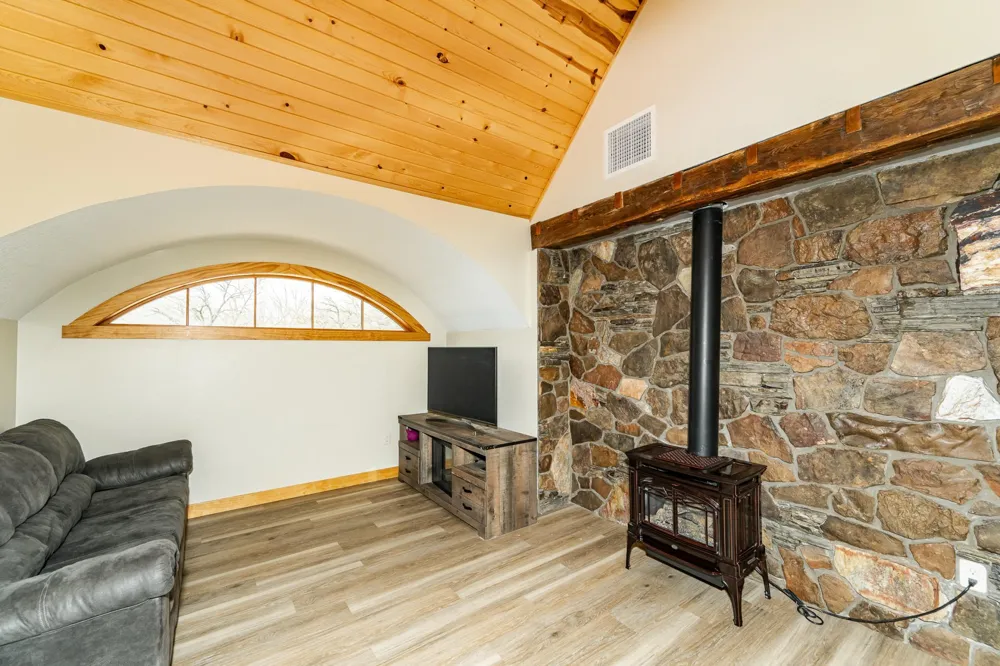 13345 25th Avenue NW Oronoco, MN 55960