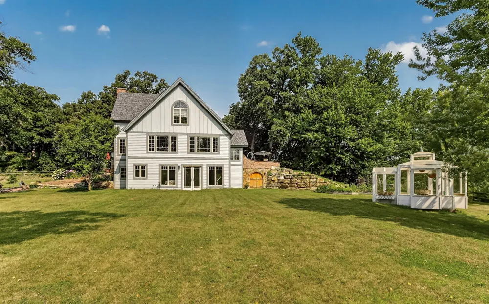 13345 25th Avenue NW Oronoco, MN 55960