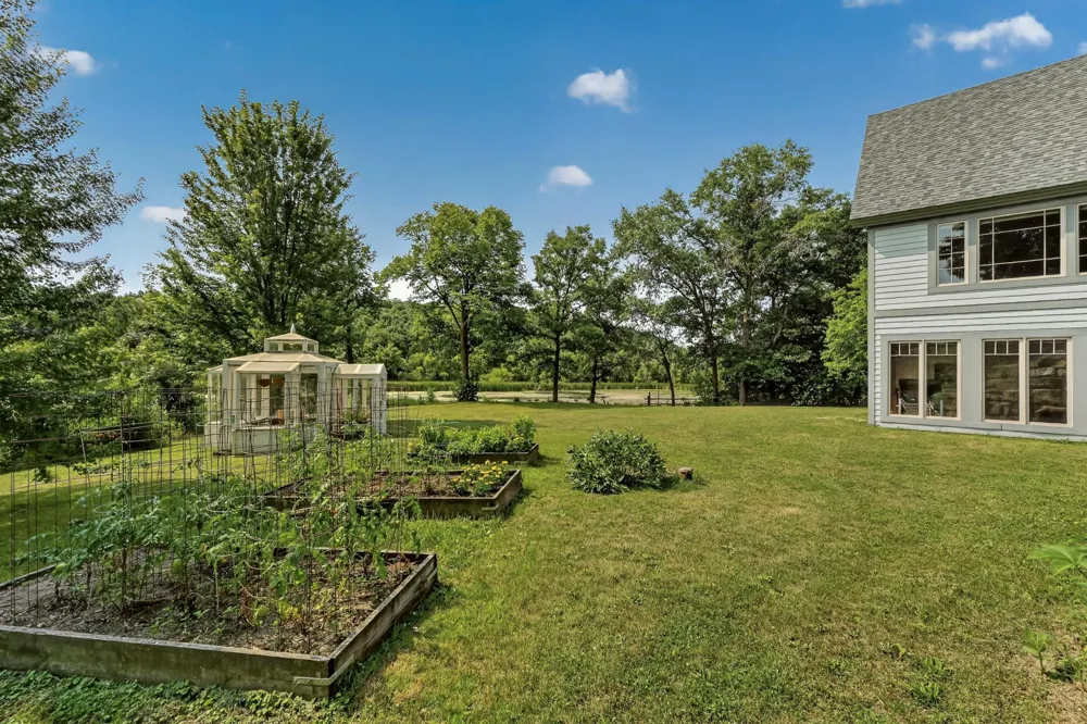 13345 25th Avenue NW Oronoco, MN 55960