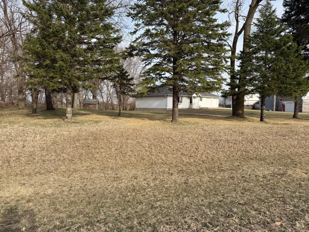 16612 670th Avenue Alden, MN 56009