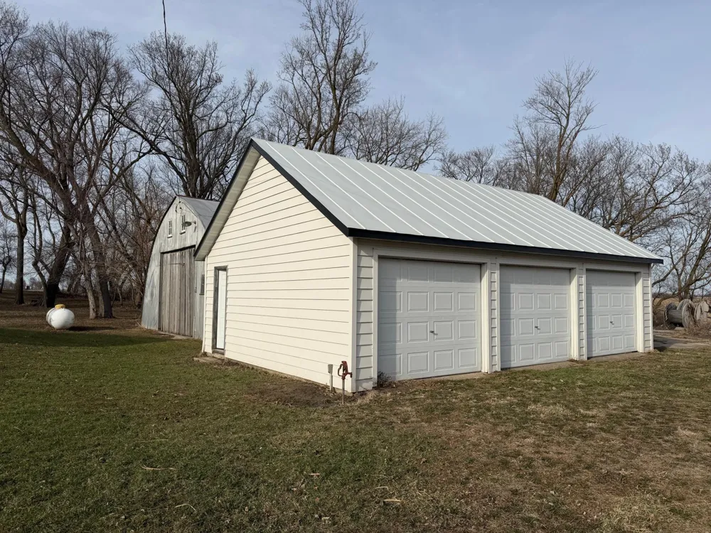 16612 670th Avenue Alden, MN 56009