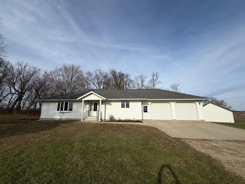 16612 670th Avenue Alden, MN 56009