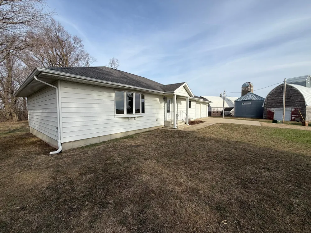 16612 670th Avenue Alden, MN 56009