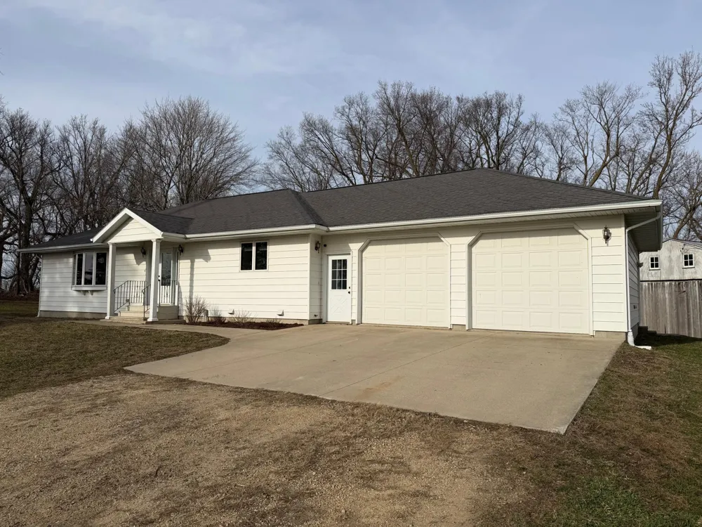 16612 670th Avenue Alden, MN 56009