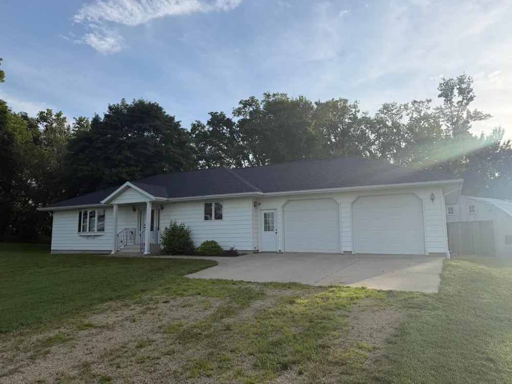 16612 670th Avenue Alden, MN 56009