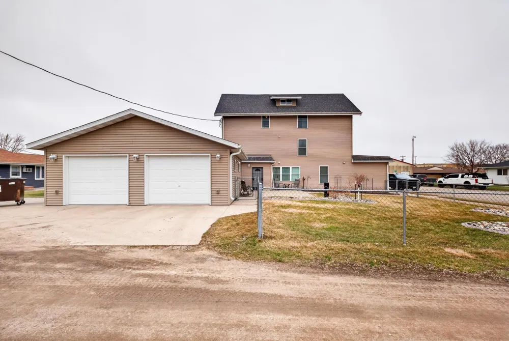 202 3rd Avenue SE Barnesville, MN 56514