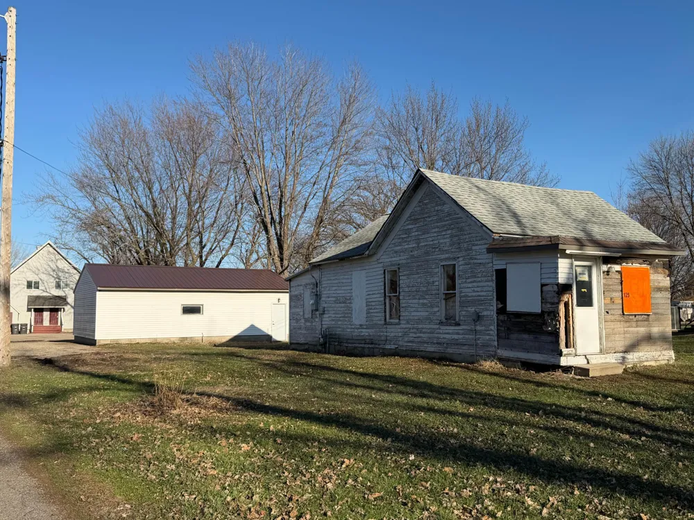 125 2nd Street Eagle Lake, MN 56024