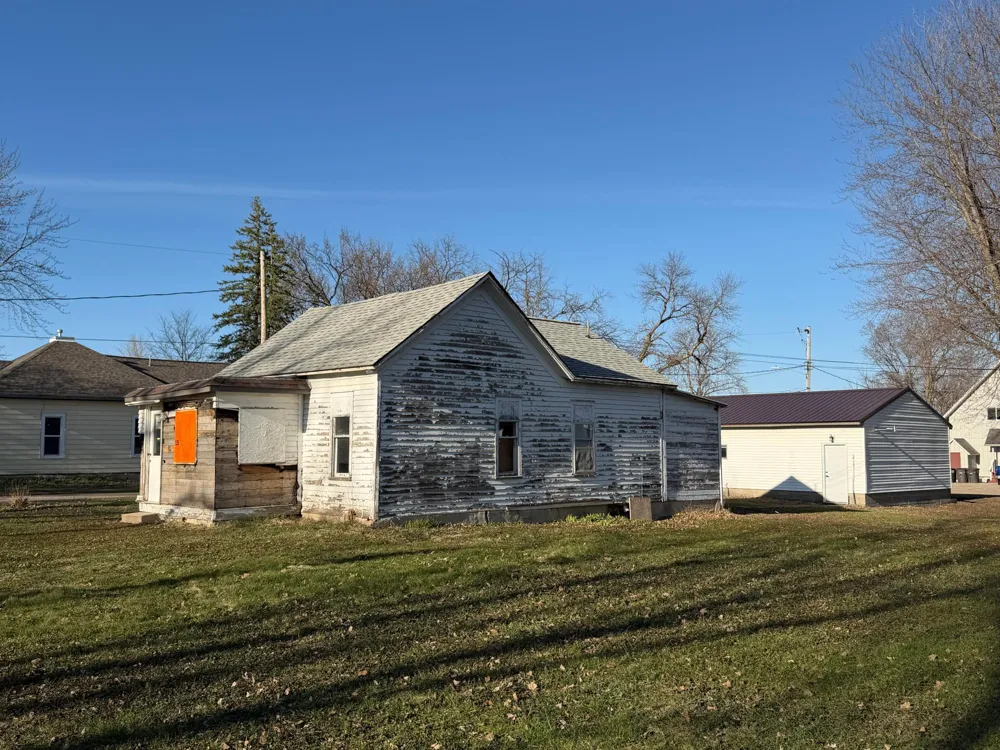 125 2nd Street Eagle Lake, MN 56024