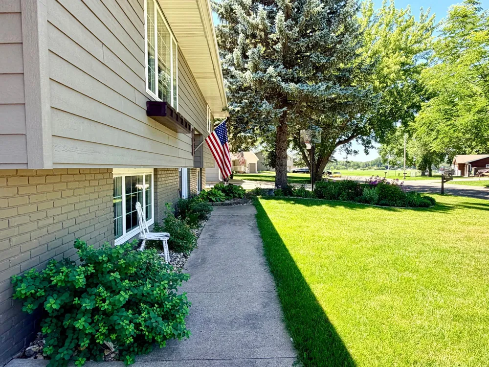 1511 Eckerson Drive Worthington, MN 56187