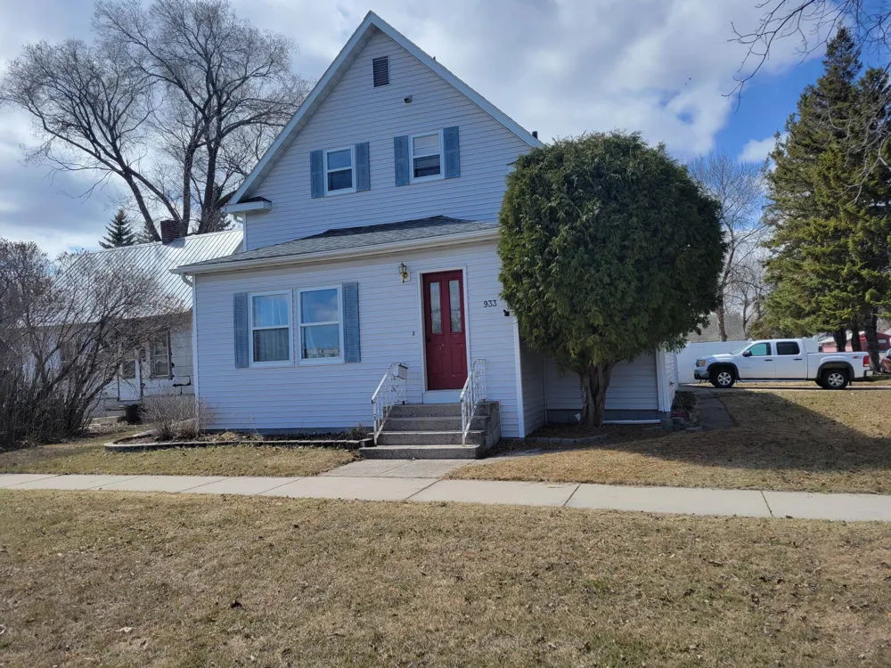 933 Labree Avenue Thief River Falls, MN 56701