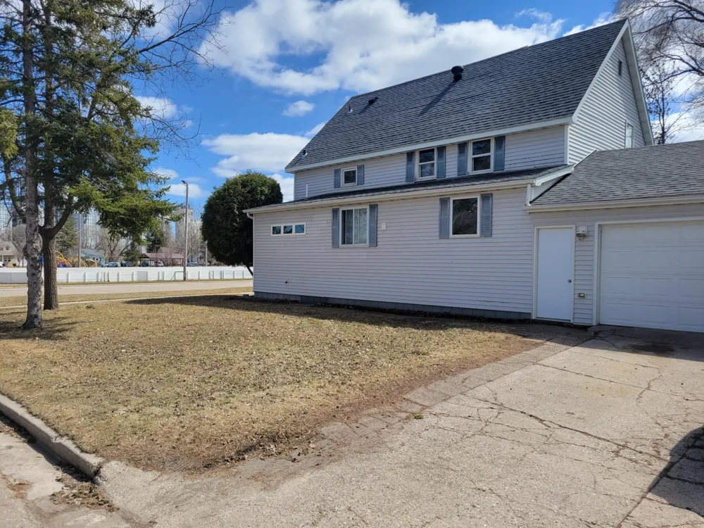 933 Labree Avenue Thief River Falls, MN 56701