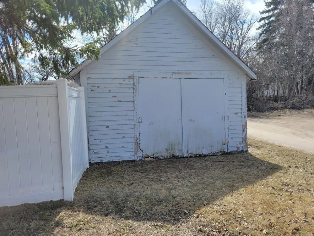 933 Labree Avenue Thief River Falls, MN 56701