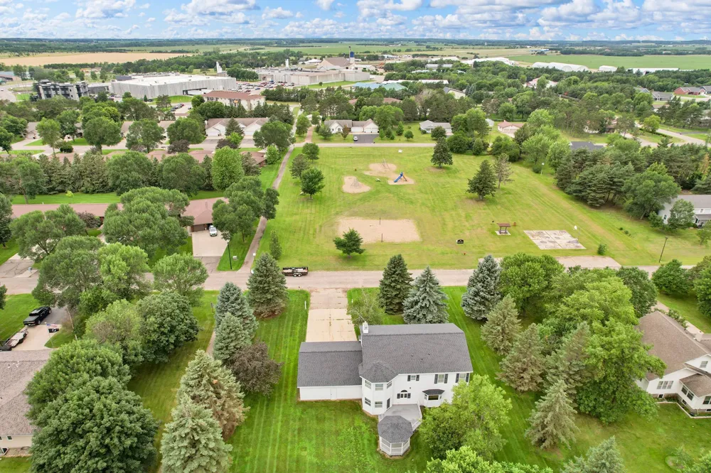 604 Pine Needle Drive Perham, MN 56573