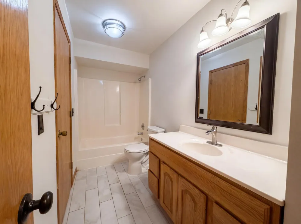 6475 Grandview Drive Eden Prairie, MN 55346