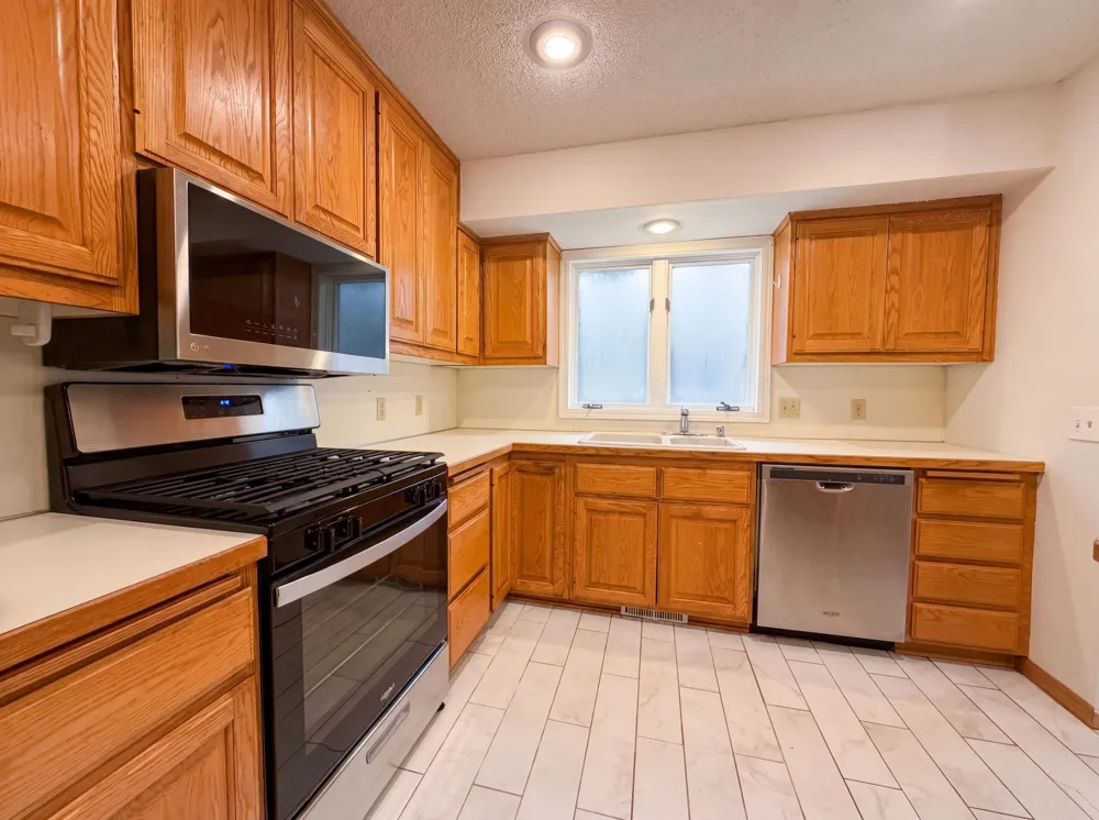 6475 Grandview Drive Eden Prairie, MN 55346