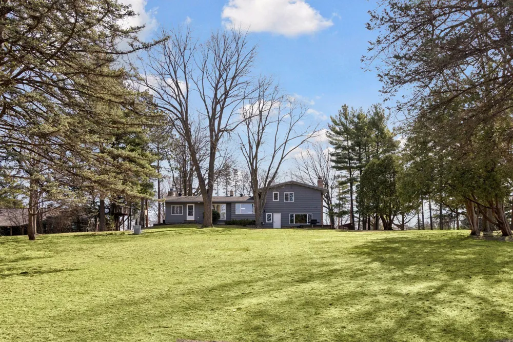 1835 Hunter Lane Mendota Heights, MN 55118