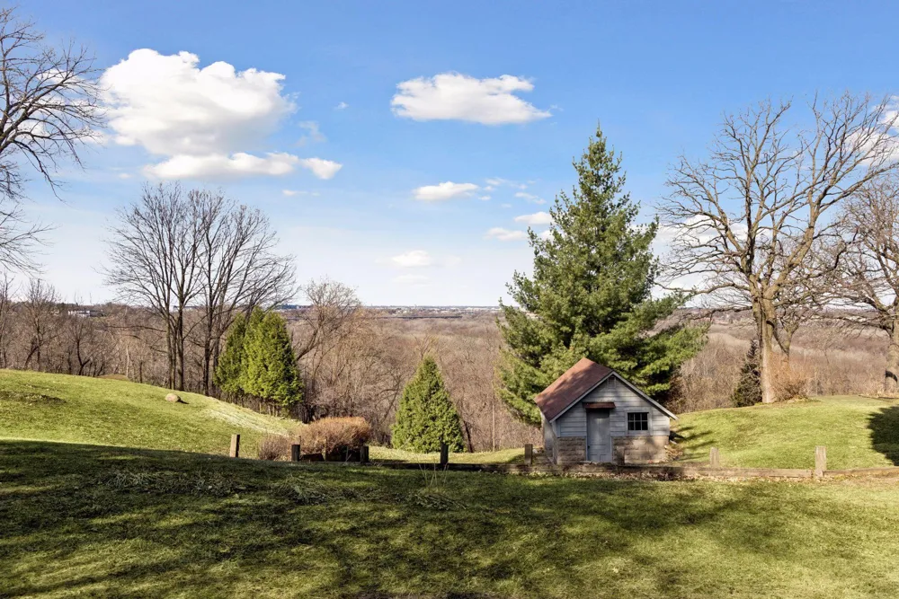 1835 Hunter Lane Mendota Heights, MN 55118