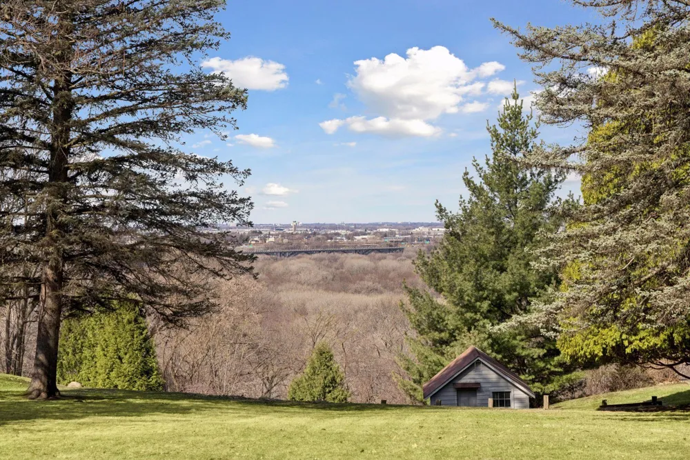 1835 Hunter Lane Mendota Heights, MN 55118