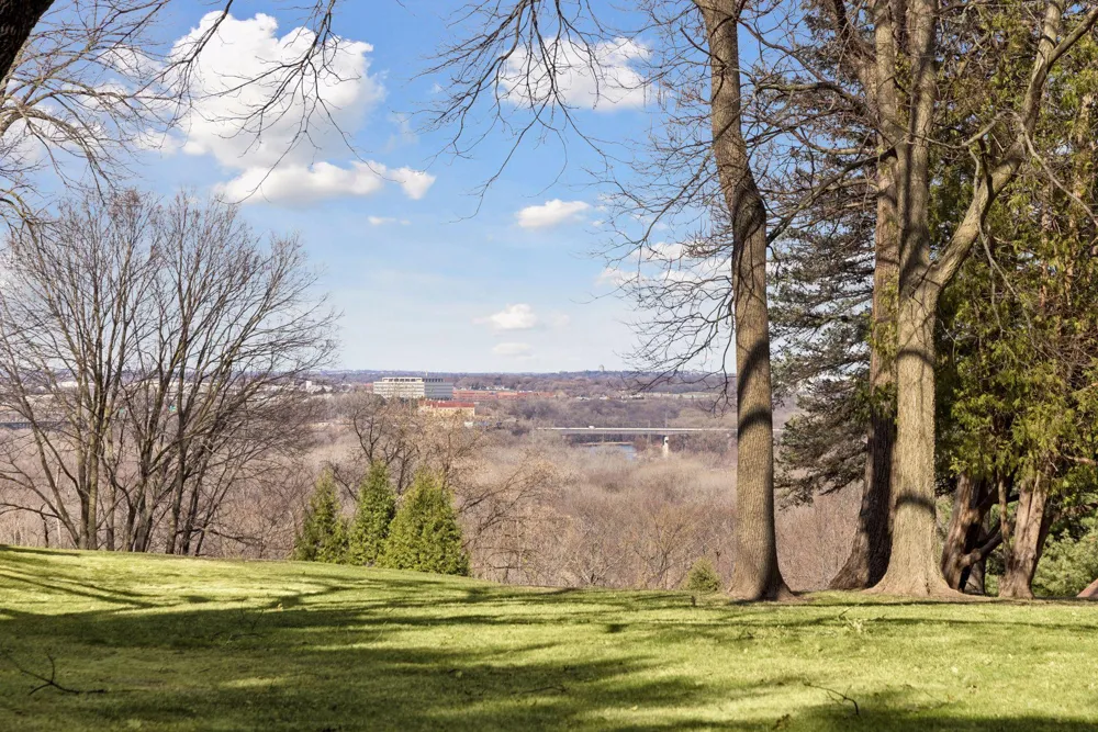 1835 Hunter Lane Mendota Heights, MN 55118
