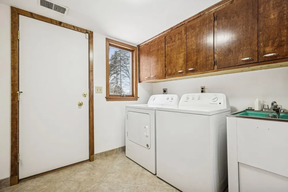 1835 Hunter Lane Mendota Heights, MN 55118