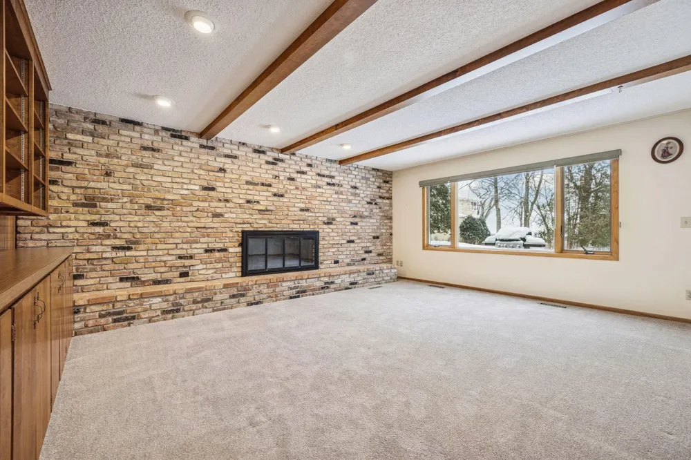 1835 Hunter Lane Mendota Heights, MN 55118