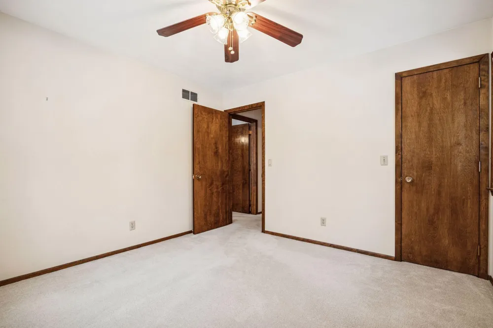 1835 Hunter Lane Mendota Heights, MN 55118