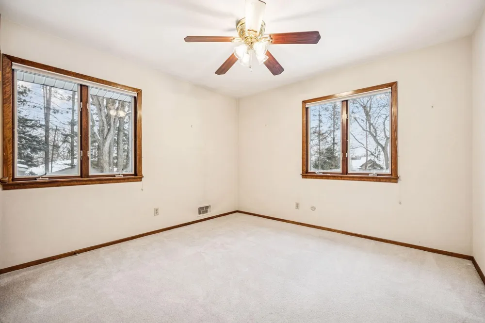 1835 Hunter Lane Mendota Heights, MN 55118