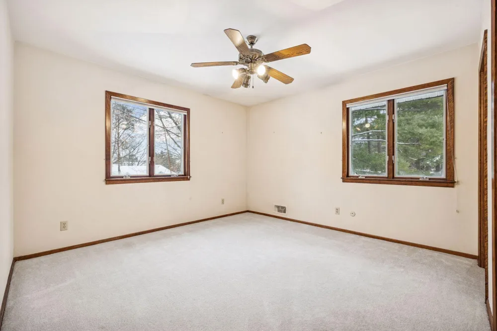 1835 Hunter Lane Mendota Heights, MN 55118