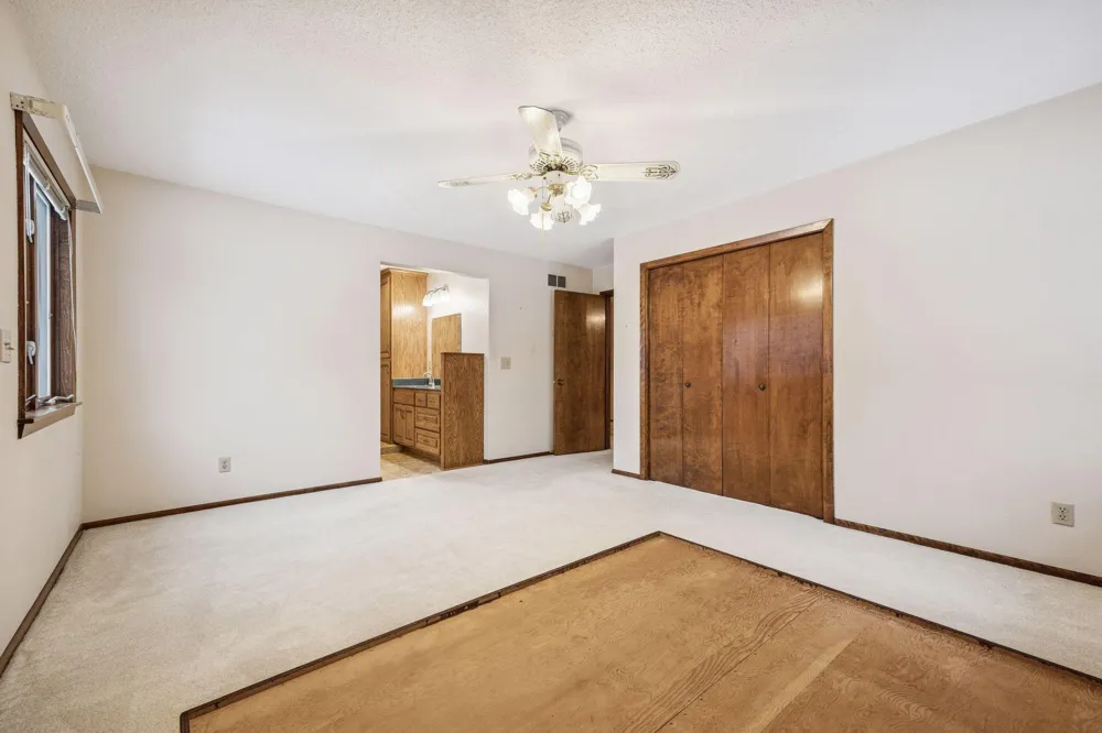 1835 Hunter Lane Mendota Heights, MN 55118