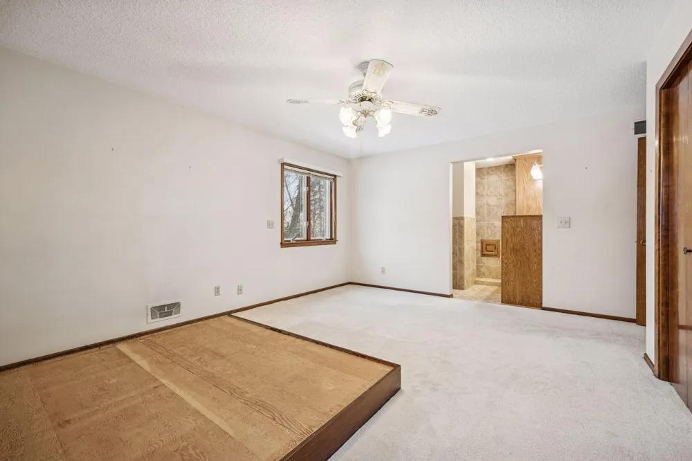 1835 Hunter Lane Mendota Heights, MN 55118
