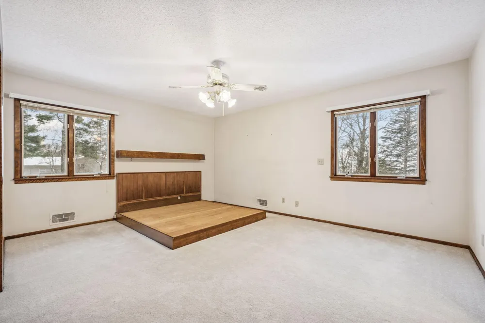 1835 Hunter Lane Mendota Heights, MN 55118