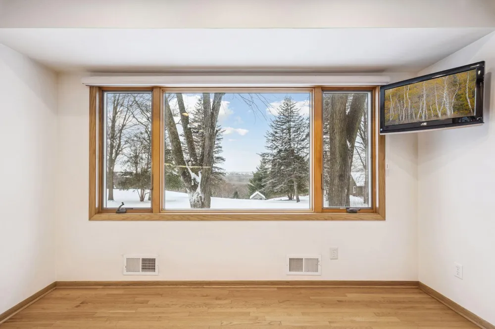 1835 Hunter Lane Mendota Heights, MN 55118