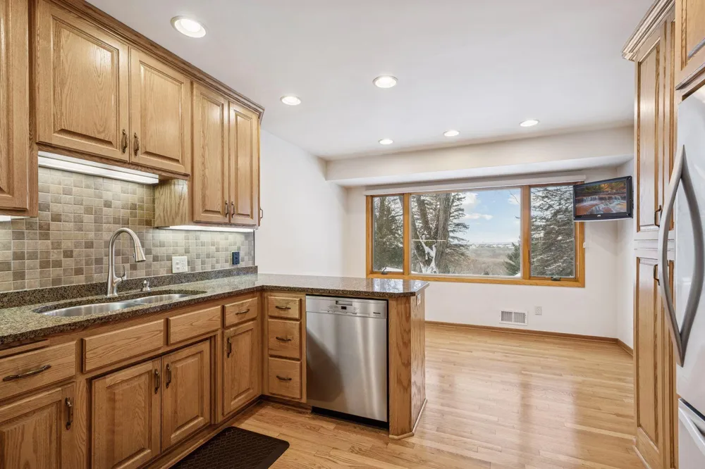1835 Hunter Lane Mendota Heights, MN 55118